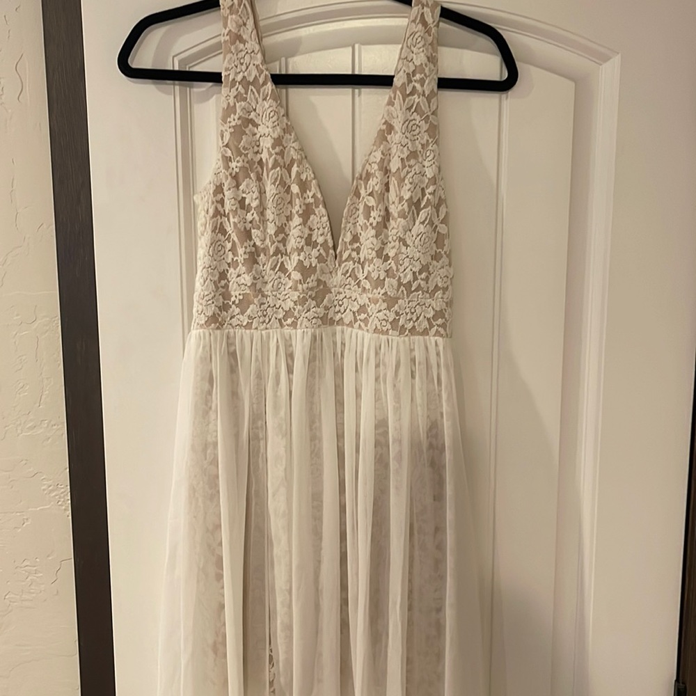 Size M white lulus dress